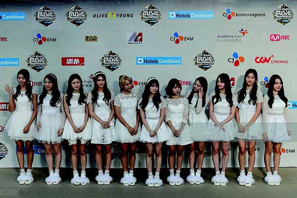  I.O.I pernah mendapat Rookie Artist of the Year dalam Golden Disk Awards (2017), dan New Artist Award dalam Seoul Music Awards (2017).