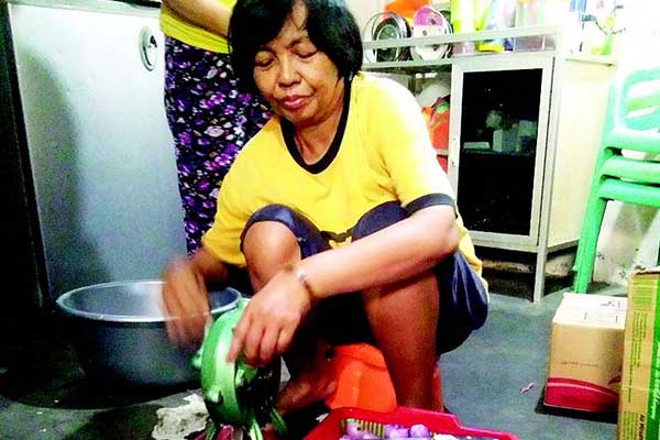 BTPN Syariah mendampingi dan memberikan kredit kepada UKM sehingga bisa berkembang.