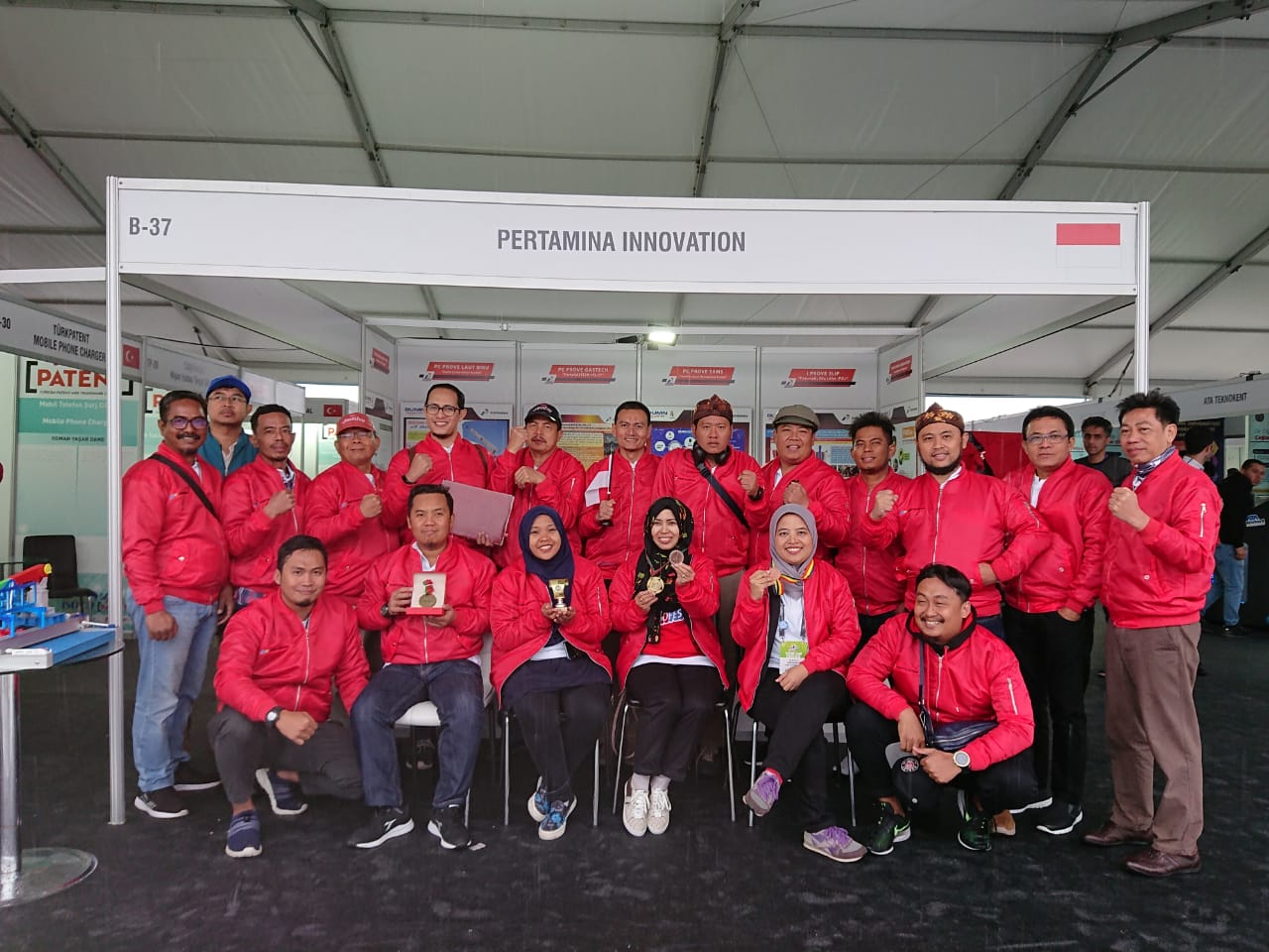 Tim Pertamina Innovation yang meraih banyak penghargaan dalam pameran ISIF 2019 di Istanbul, Turki.