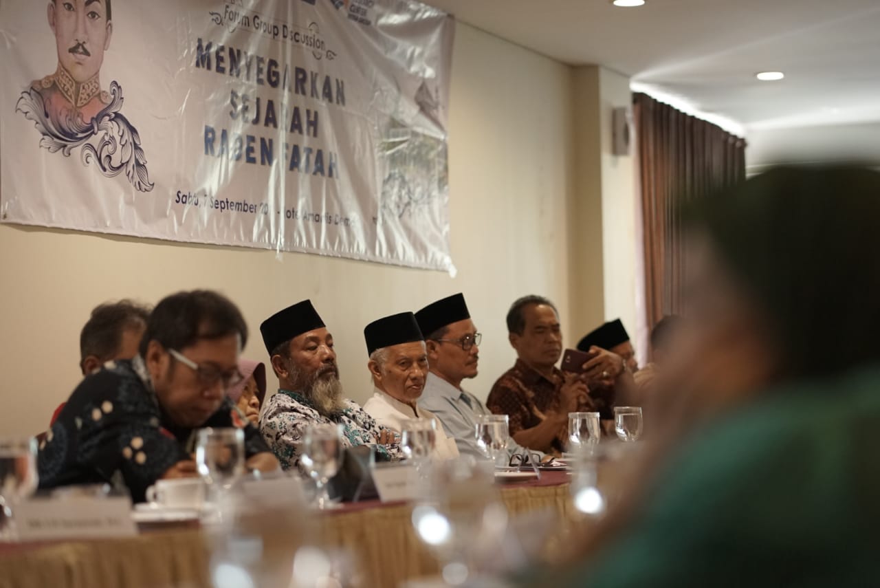 SEJUMLAH pakar dan guru besar berkumpul dan mengungkapkan beragam bukti seputar eksistensi Raden Fatah.