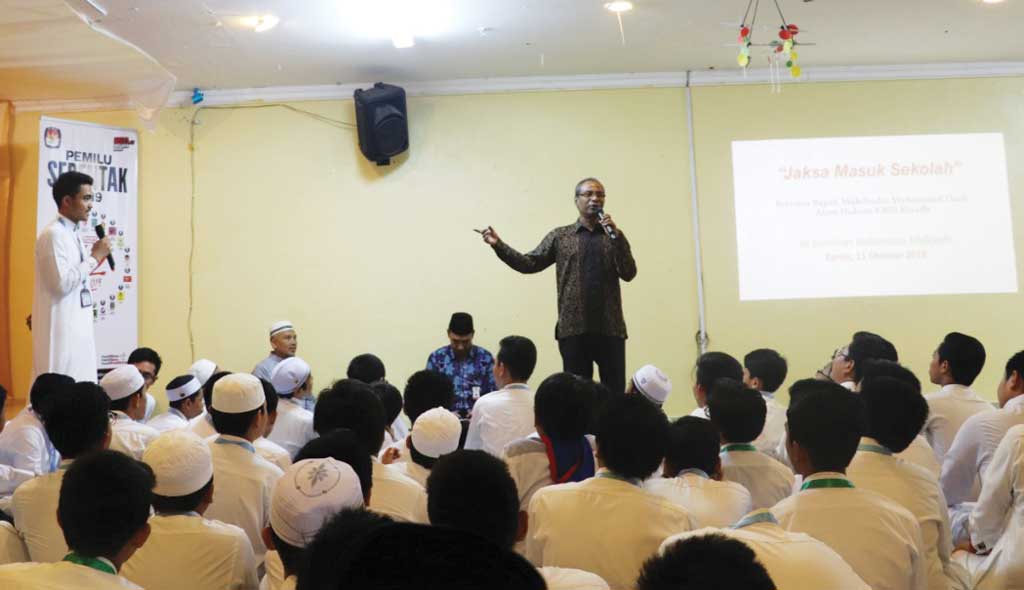 mantan Atase Hukum KBRI Riyadh yang kini menjabat Asisten Tindak Pidana Umum di Kejaksaan Tinggi Aceh Muhibuddin.