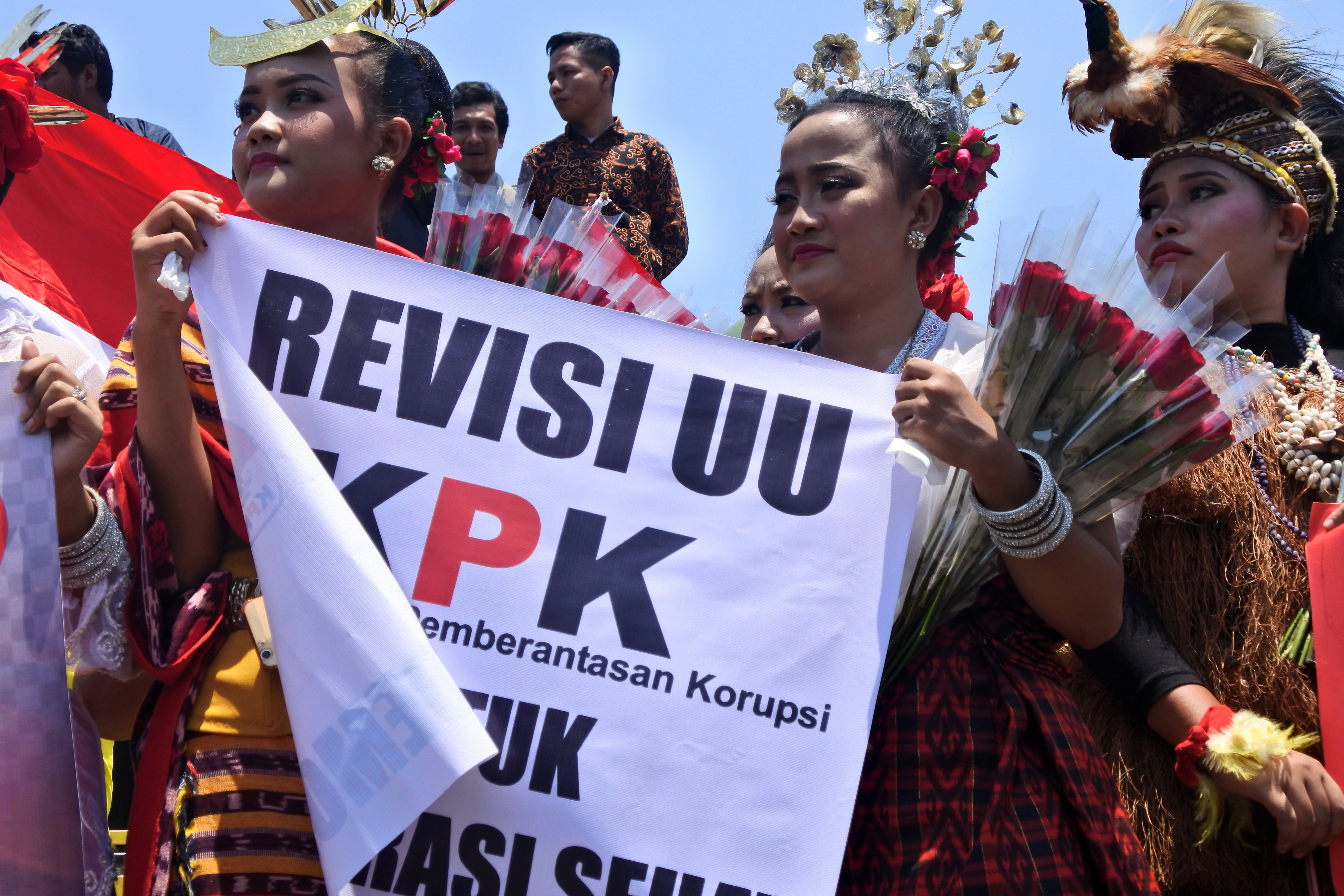 Aksi masyarakat mendukung revisi UU KPK