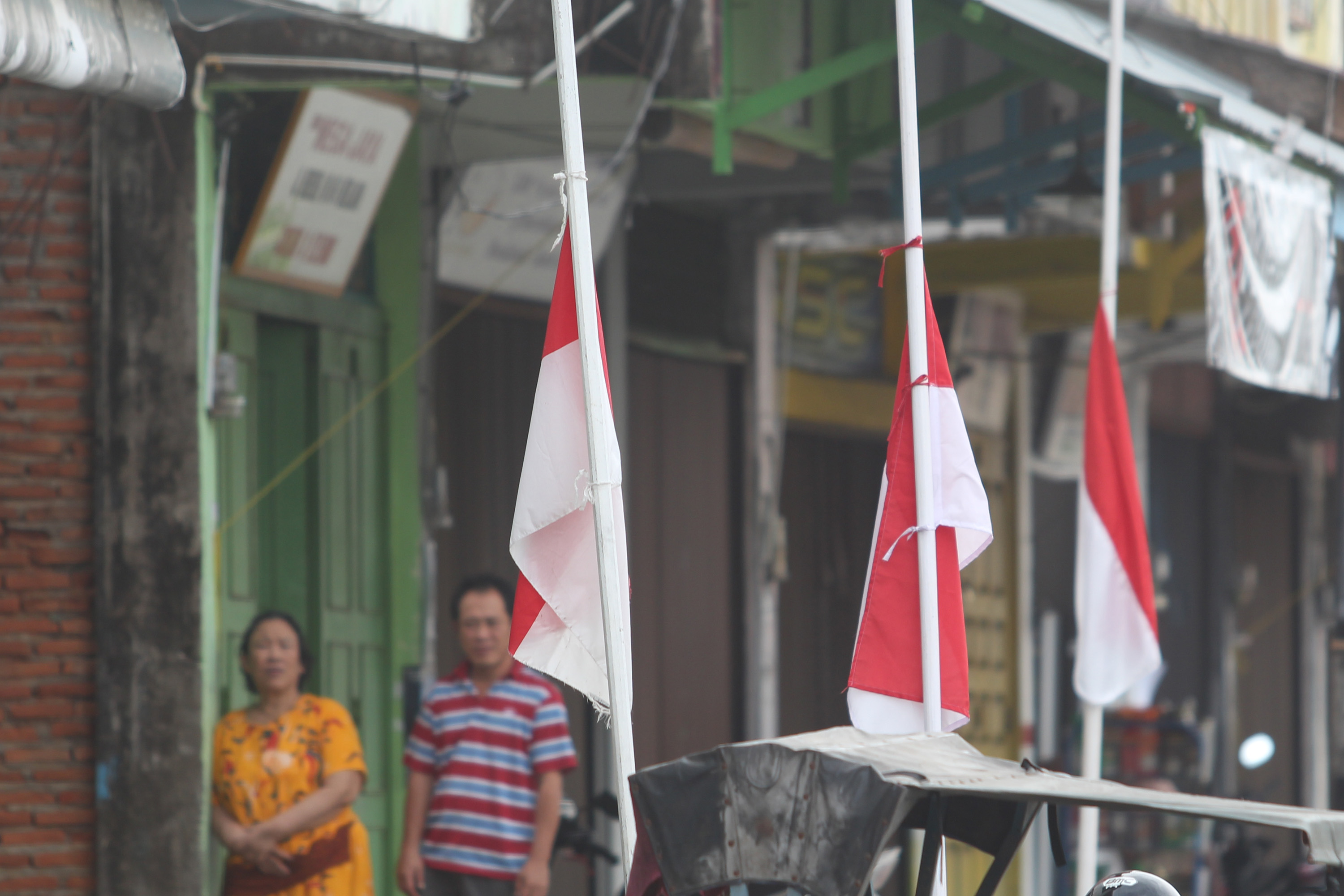 Pengibaran bendera Merah Putih setengah tiang di Aceh.