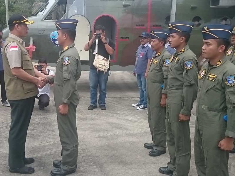 Kepala BNPB Doni Monardo meninjau persiapan pelaksanaan TMC operasi hujan buatan untuk penanganan Siaga Darurat Bencana Asap akibat Karhutla