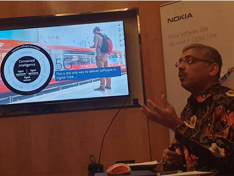 Head of Solution Consulting Asia Pacific and Japan Nokia Software, Srinivas Bhattiprol memberikan paparan tentang CSF di Jakarta, hari ini.