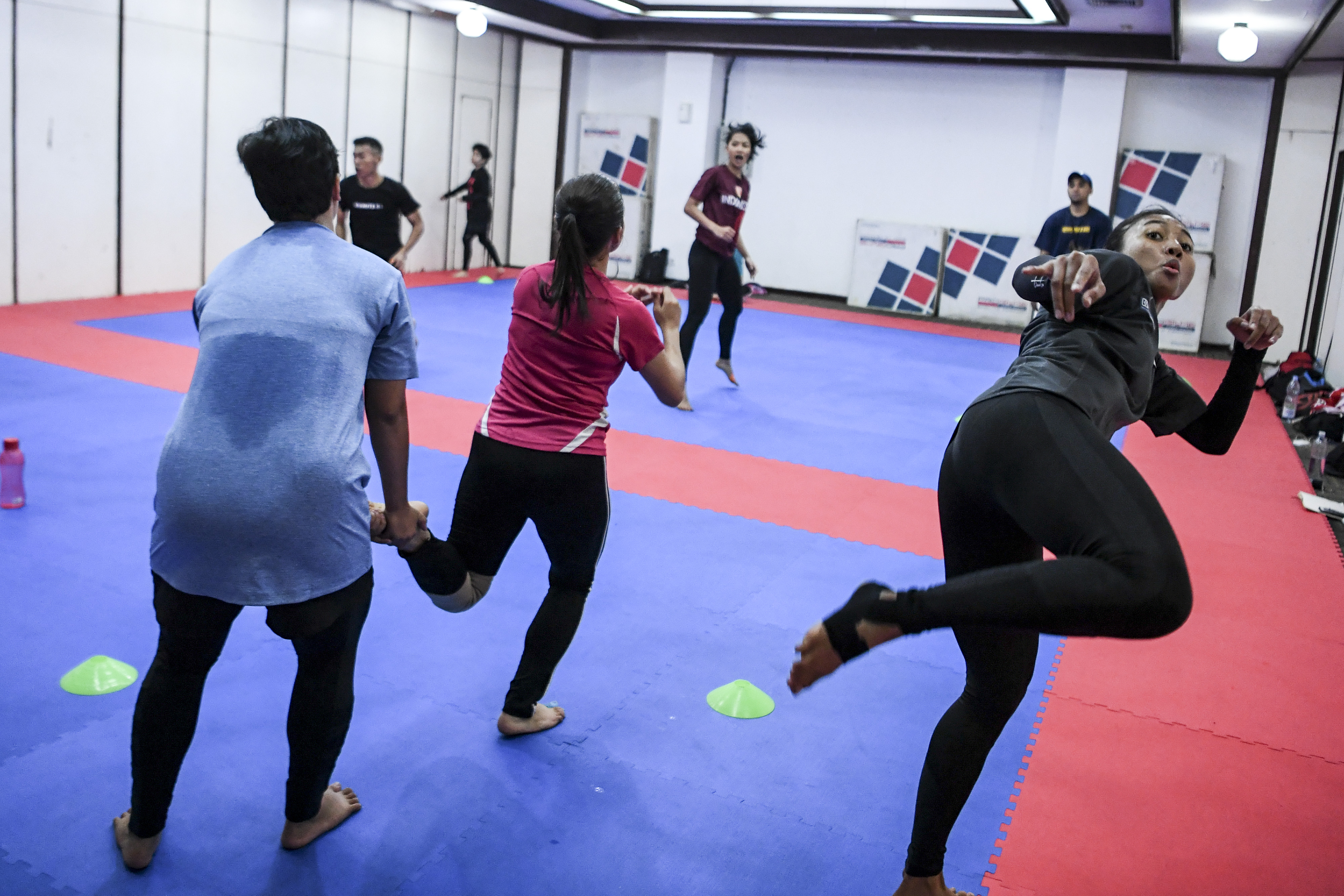 Sejumlah karateka Indonesia mengikuti pemusatan latihan nasional (Pelatnas) di Wisma Serbaguna Gelora Bung Karno, Senayan.