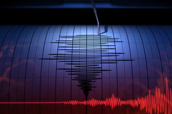 Gempa bumi dangkal akibat aktivitas sesar lokal.
