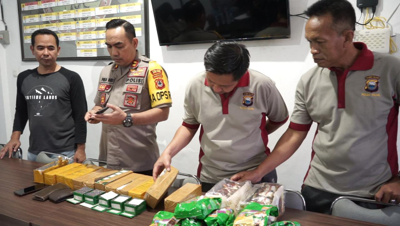 Aparat Polres Kota Parepare mengamankan 6.000 detonator, Jumat (20/9). 