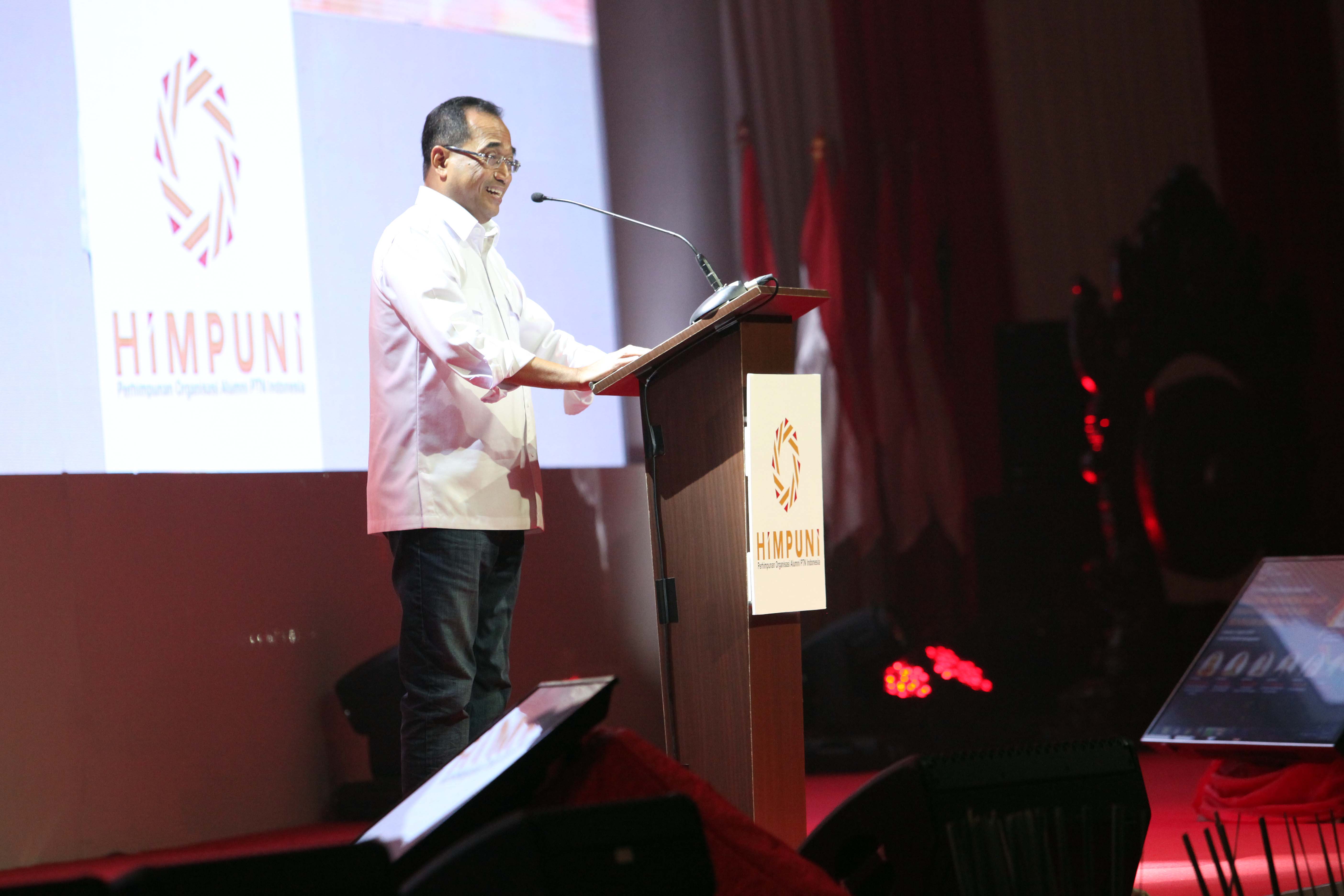 Menteri Perhubungan Budi Karya Sumadi menyampaikan sambutan saat acara Seminar dan Dialog Nasional Milenial Indonesia