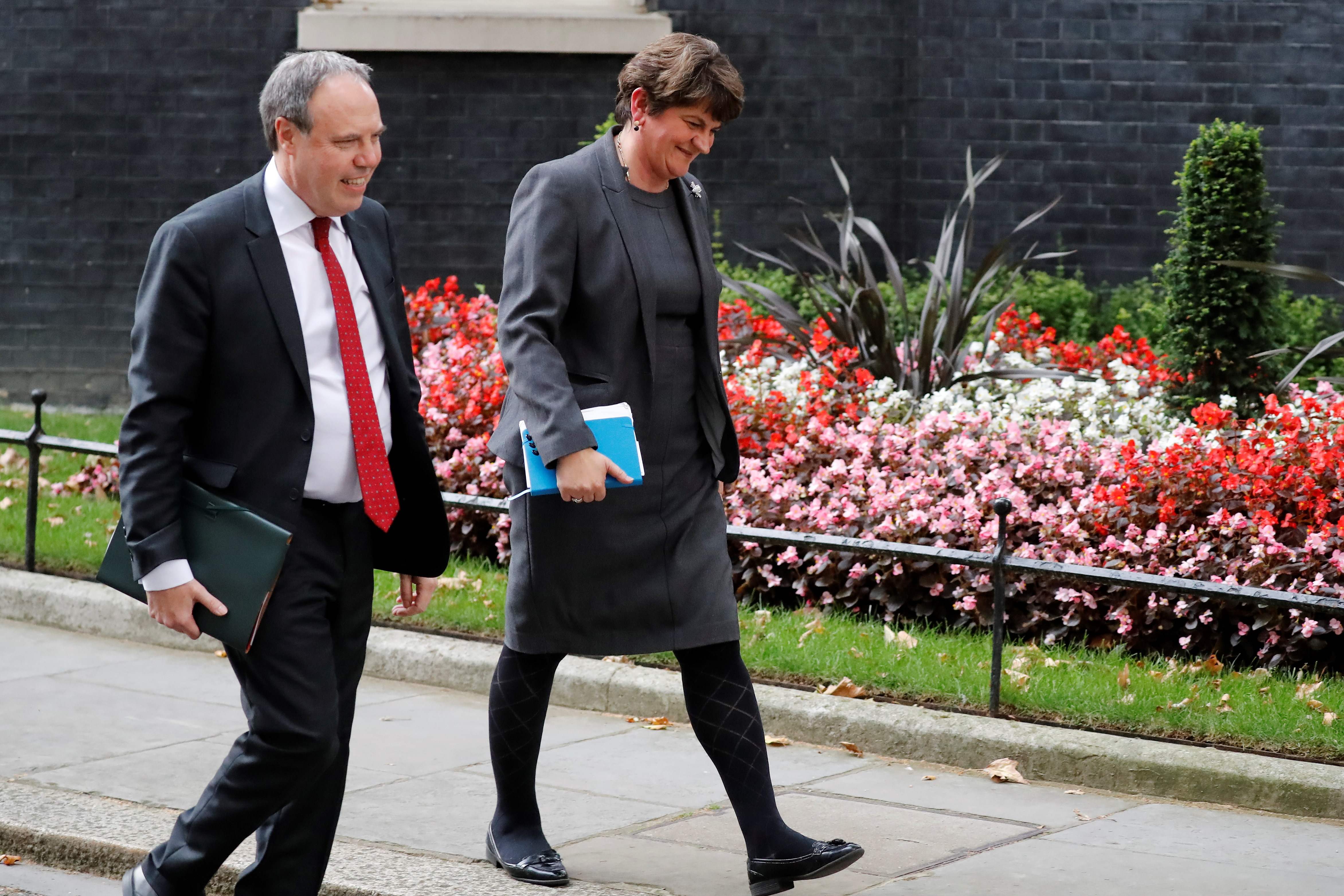 Pemimpin Partai Unionis Demokratik dari Irlandia Utara Arlene Foster (kanan) dan wakilnya Nigel Dodds bertemu PM Inggris Boris Johnson.