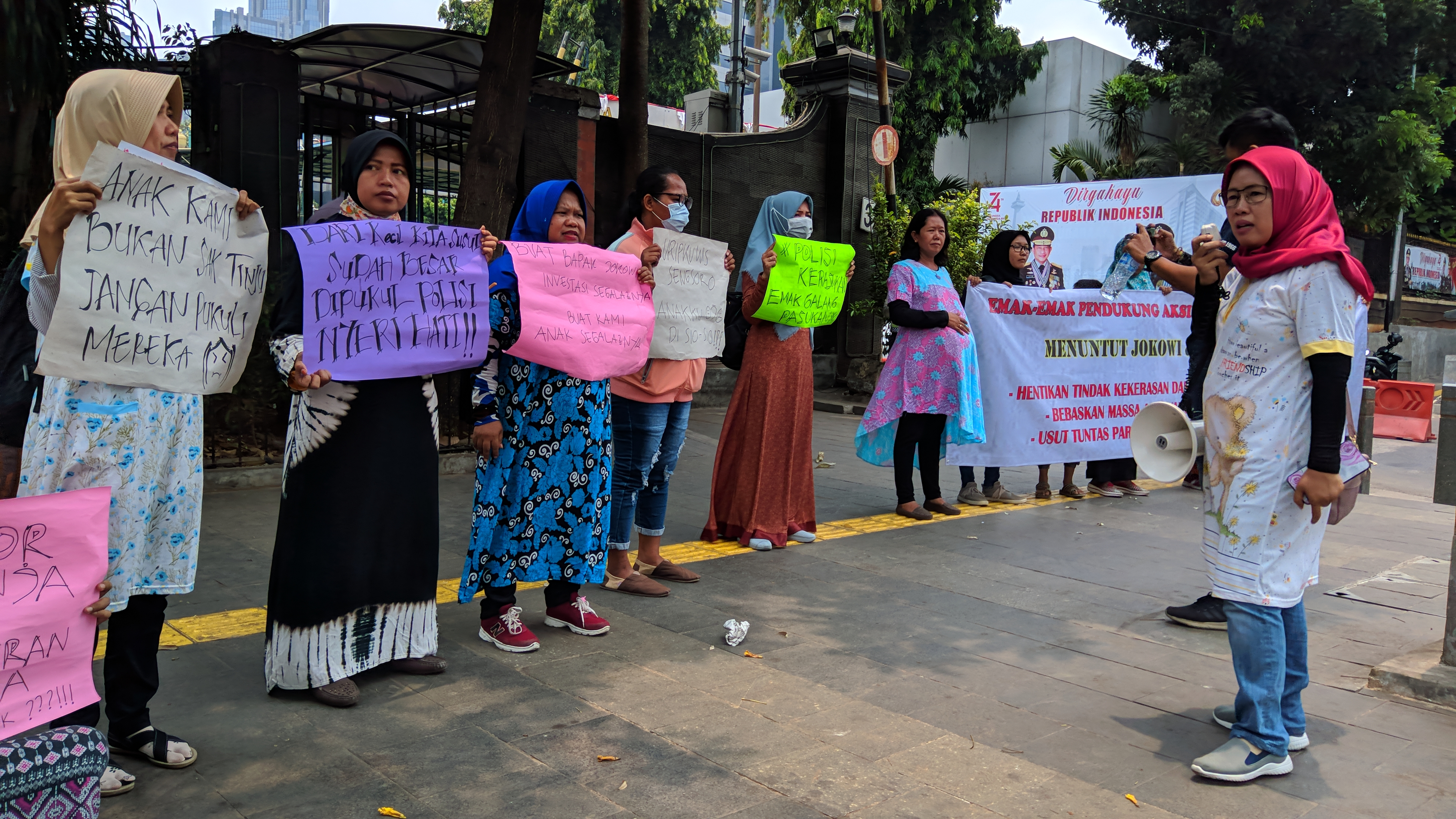 Demo Emak-Emak Pendukung Aksi Pelajar dan Mahasiswa Tanggal 23-25 September