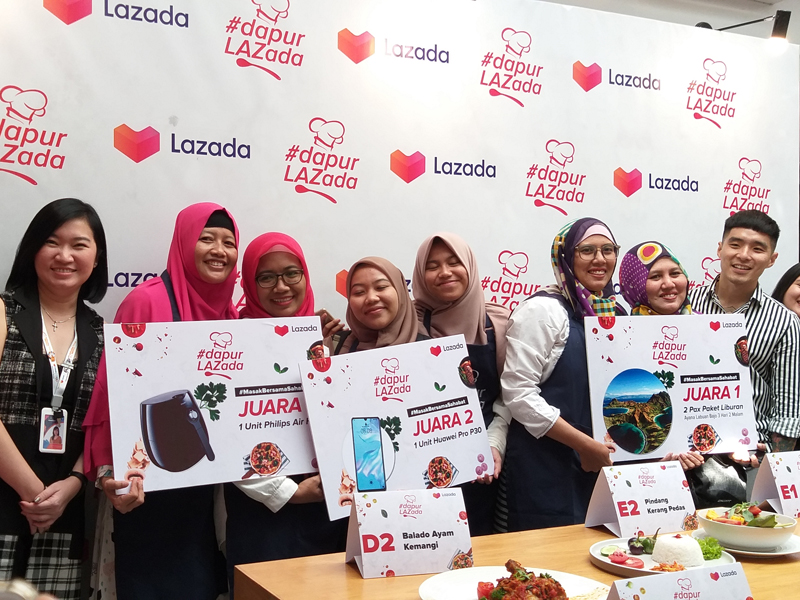 Para pemenang kompetisi Dapur Lazada dengan tema 'Memasak bersama Sahabat'