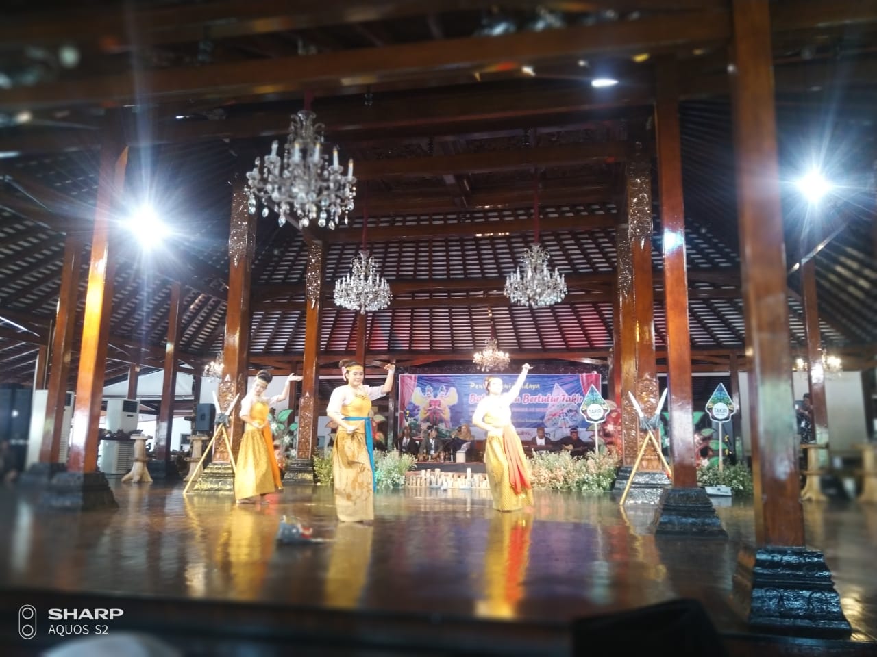 Pentas Seni Budaya Brebes bertema Batu Batu Bertutur Takir di TMII Jakarta