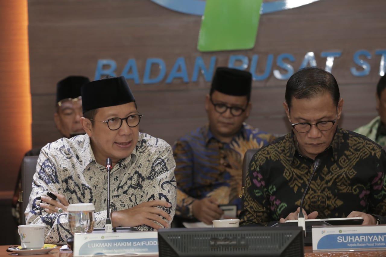 Menteri Agama Lukman Hakim Saifuddin (kiri)