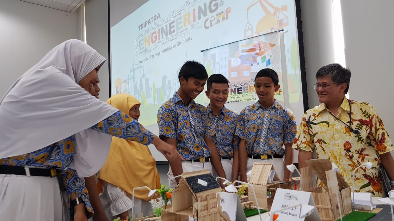 Sejumlah siswa SMP di wilayah Tangerang Selatan, Banten tengah mendapat pelatihan soal teknik.