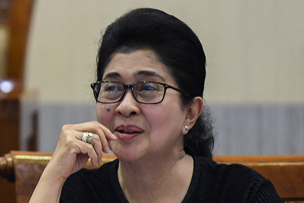 Nila F Moeloek Tidak Ada Kata Pensiun