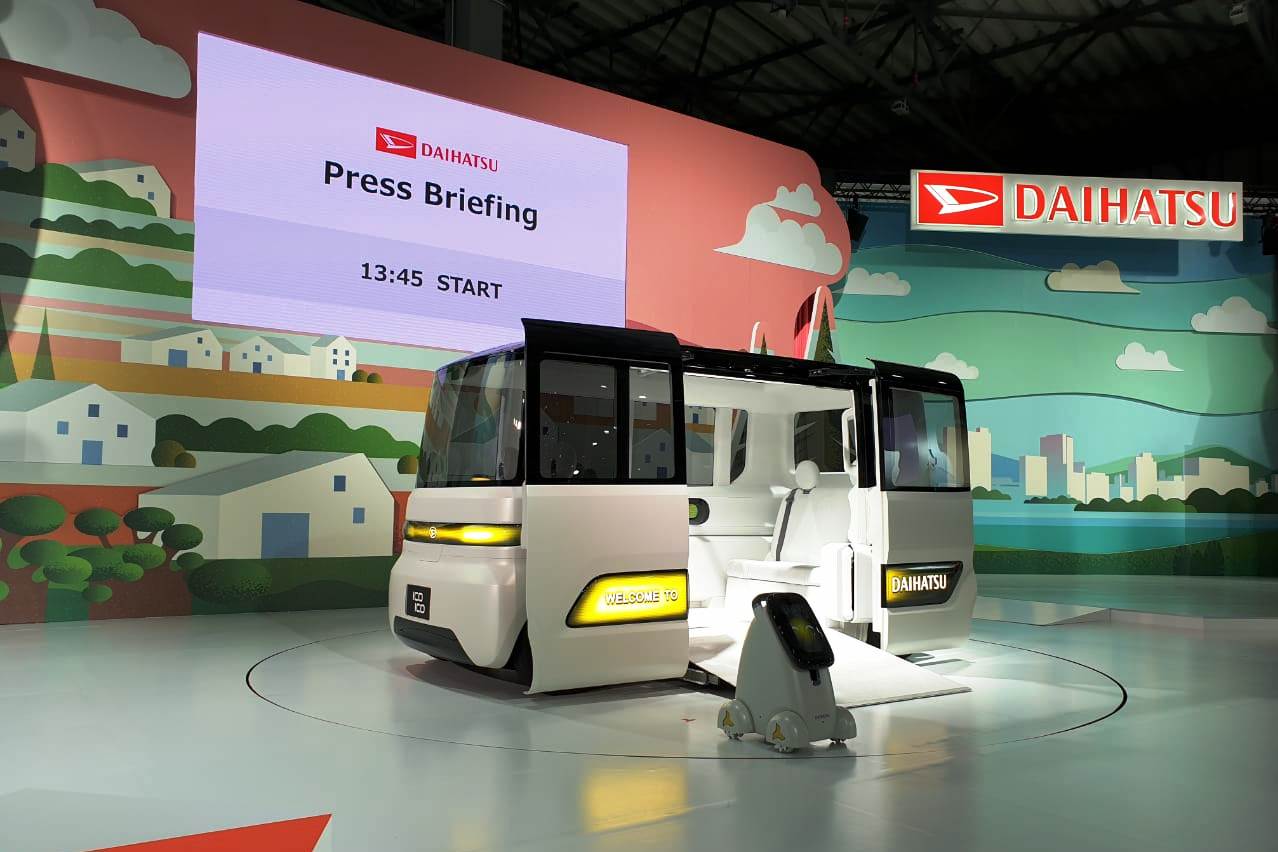 Daihatsu IcoIco: public transporter otonomus atau tanpa pengemudi, dan Nipote si robot pendamping dengan panduan suara.