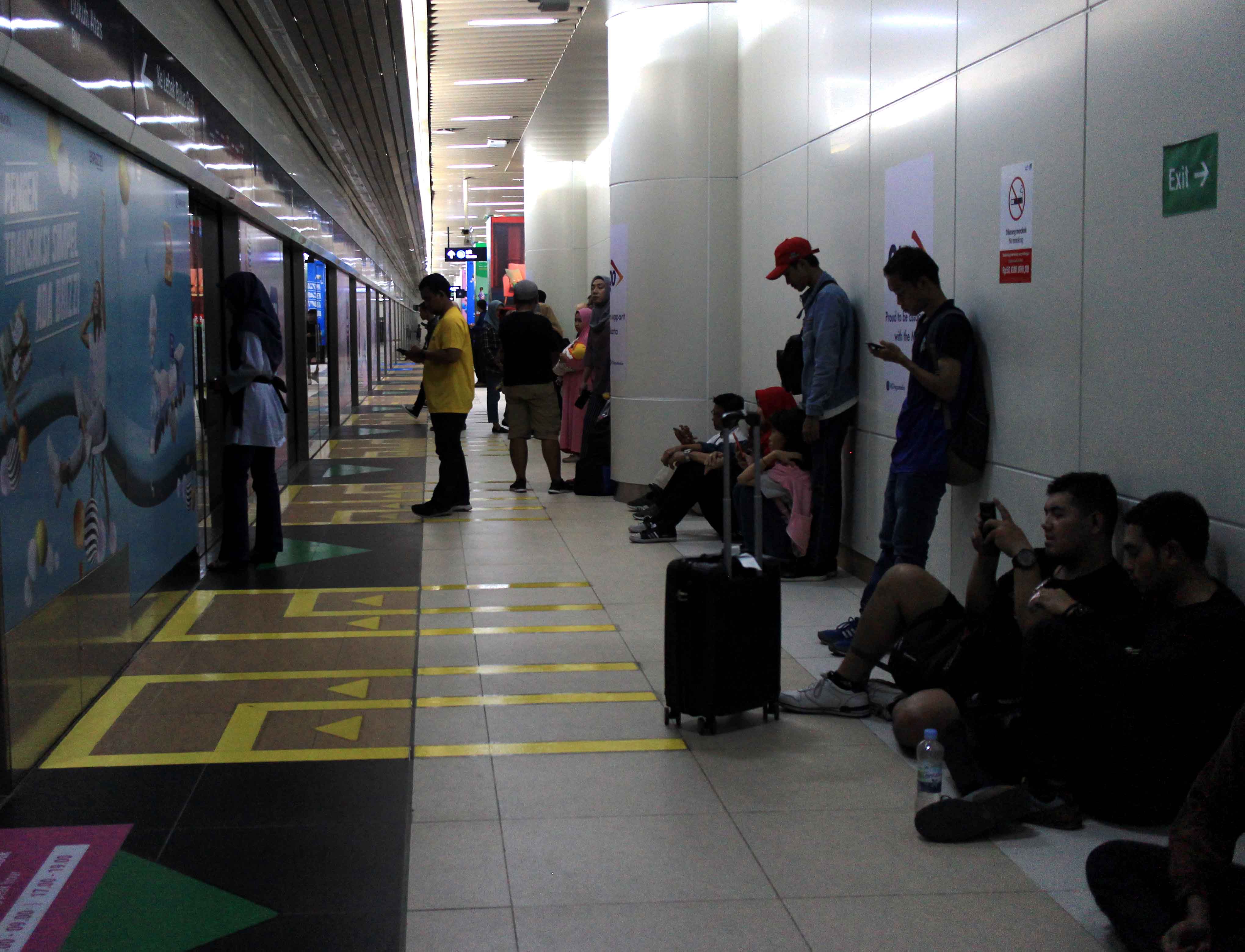 Suasana stasiun bawah tanah MRT