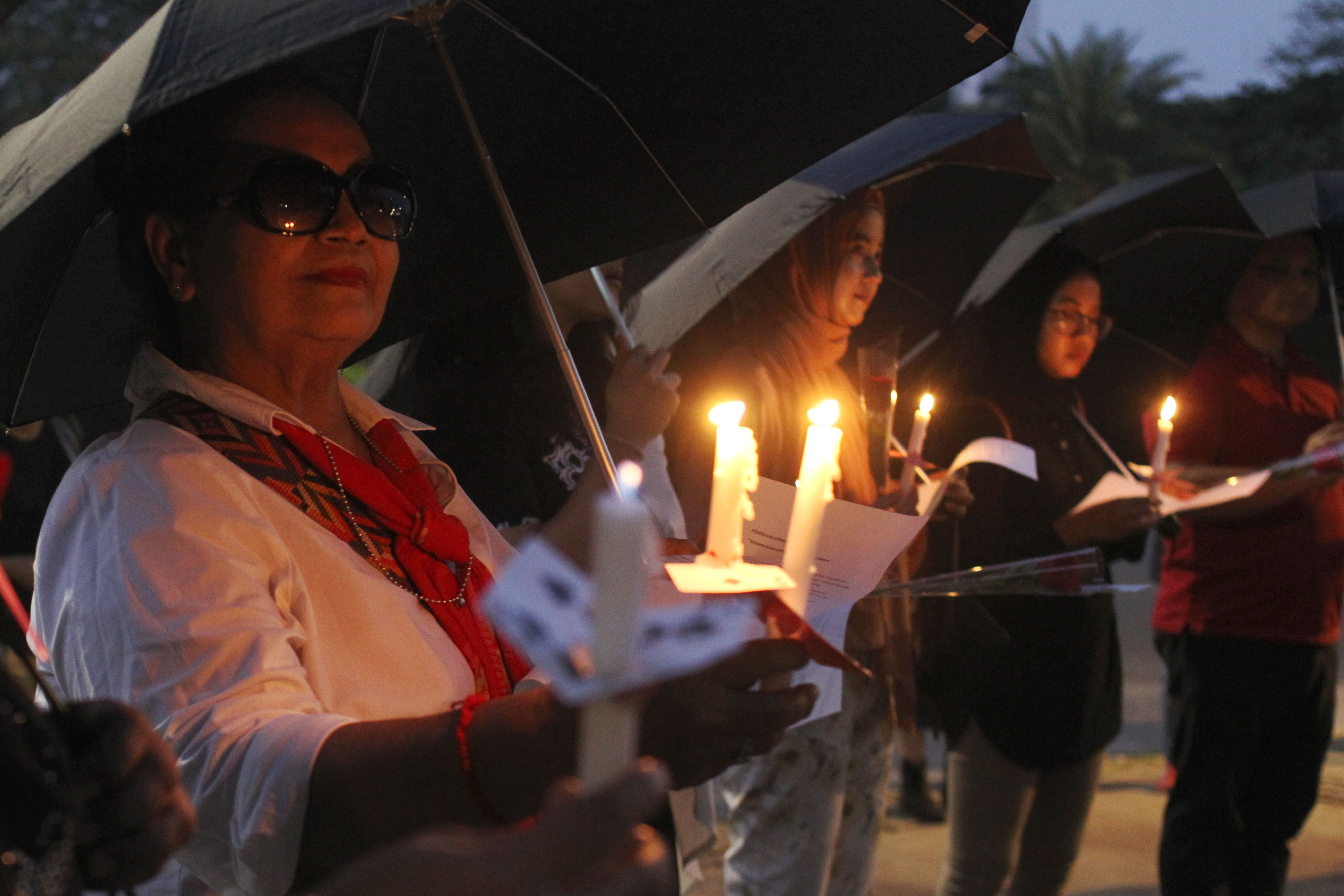 Keluarga Indonesia untuk Wamena melakukan aksi dan doa bersama di taman pandang, silang barat daya Monas, Jakarta.