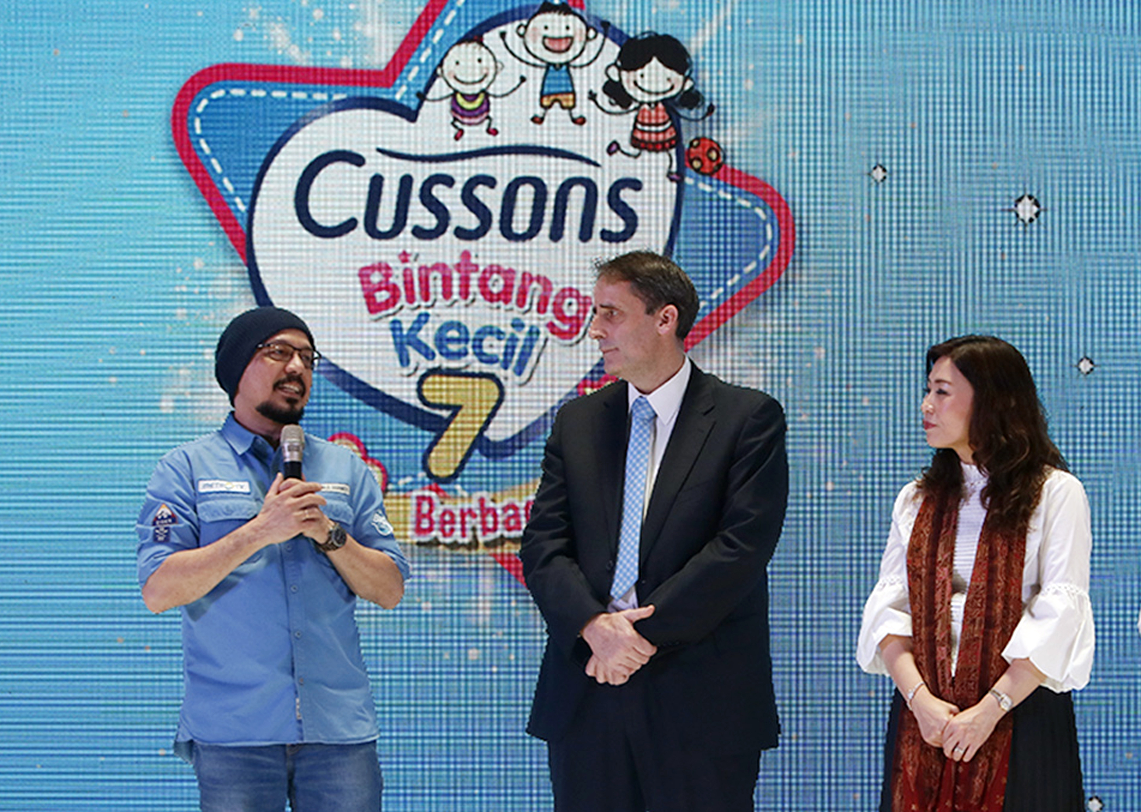 Penyerahan donasi PT PZ Cussons ke Yayasan Kick Andy, beberapa waktu lalu