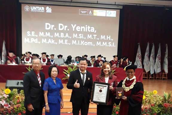 Dies Natalis ke-60, Universits Tarumanagara (Untar) menggelar sidang senat terbuka yang dipimpin Rektor Prof Dr Ir Agustinus Purna Irawan