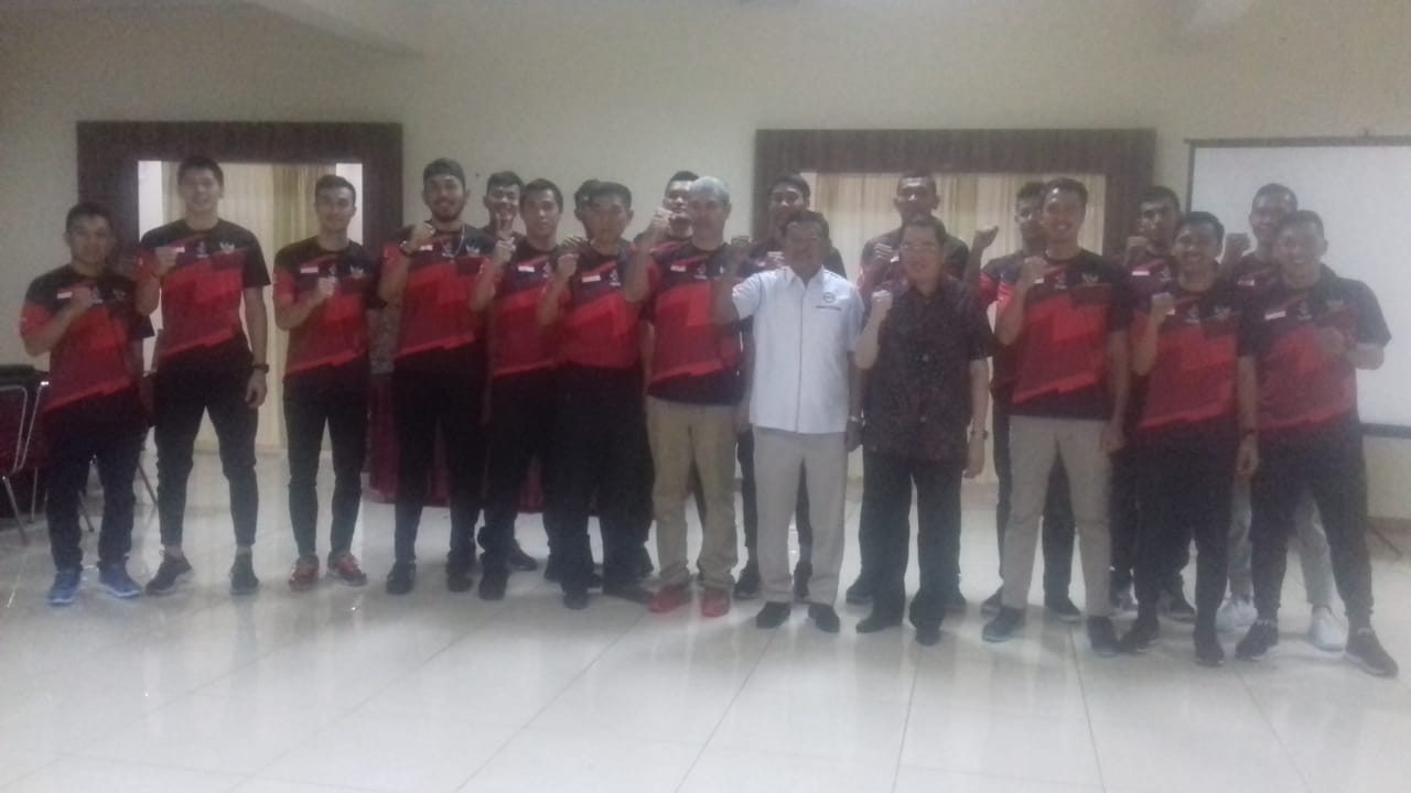 Para pengurus PP PBVSI dan pemain Pelatnas di Padepokan Voli Jenderal Kunarto, Sentul, Bogor, Jabar, Rabu (2/9).