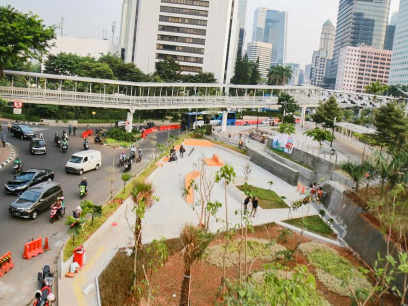 Ruang Ketiga Skate Park kawasan Jalan Jendral Sudirman berada tepat di depan halte Transjakarta Dukuh Atas 2.