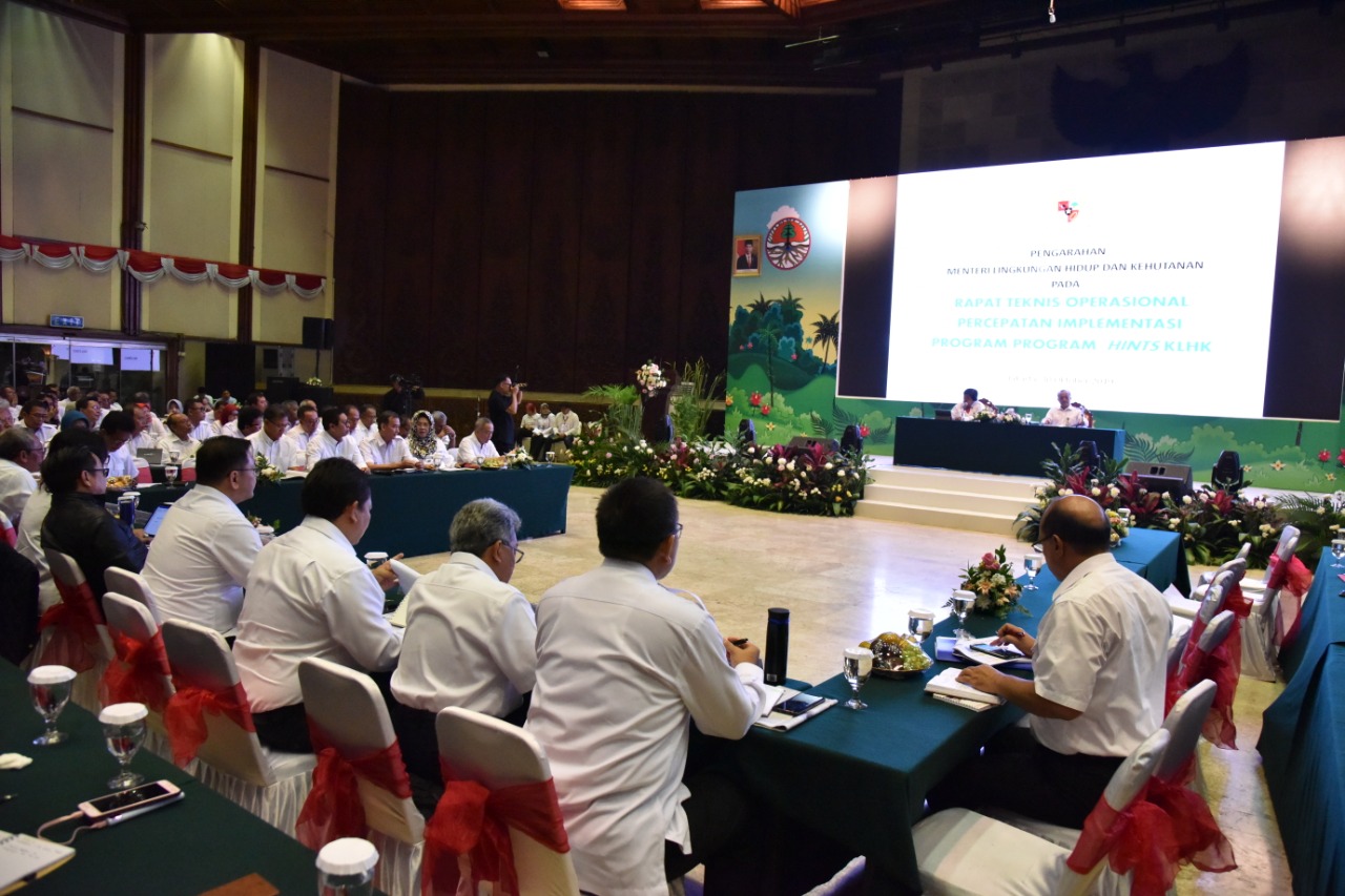  Rapat Teknis Operasional Percepatan Implementasi Program-Program Hints KLHK yang dipimpin Menteri LHK Siti Nurbaya. 