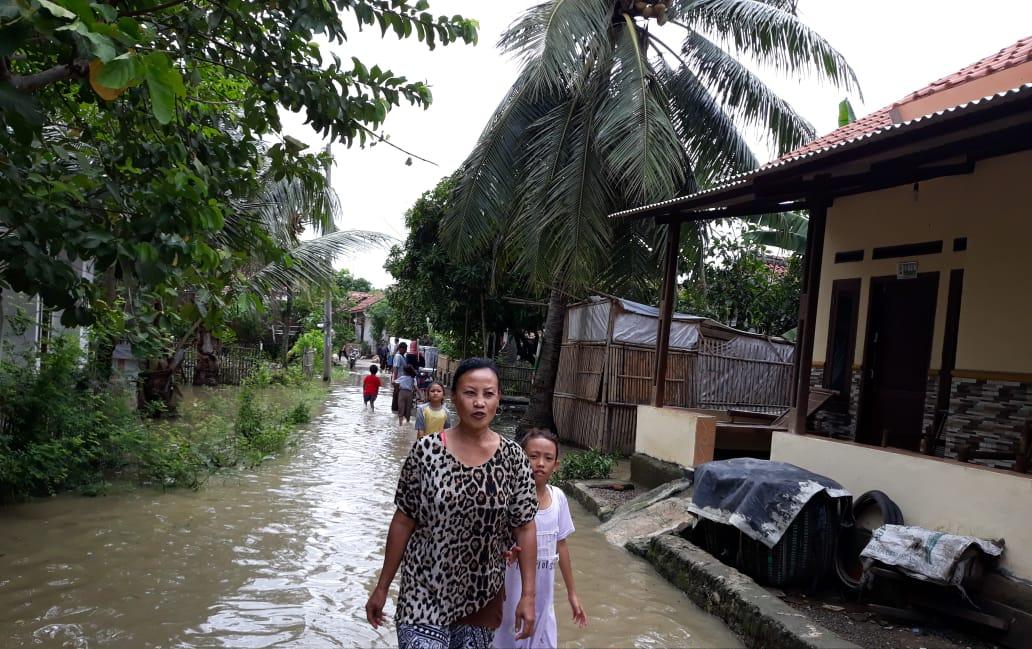 Untuk mengantisipasi banjir di Kabupaten Karawang, BPBD setempat memasang alat early warning system.