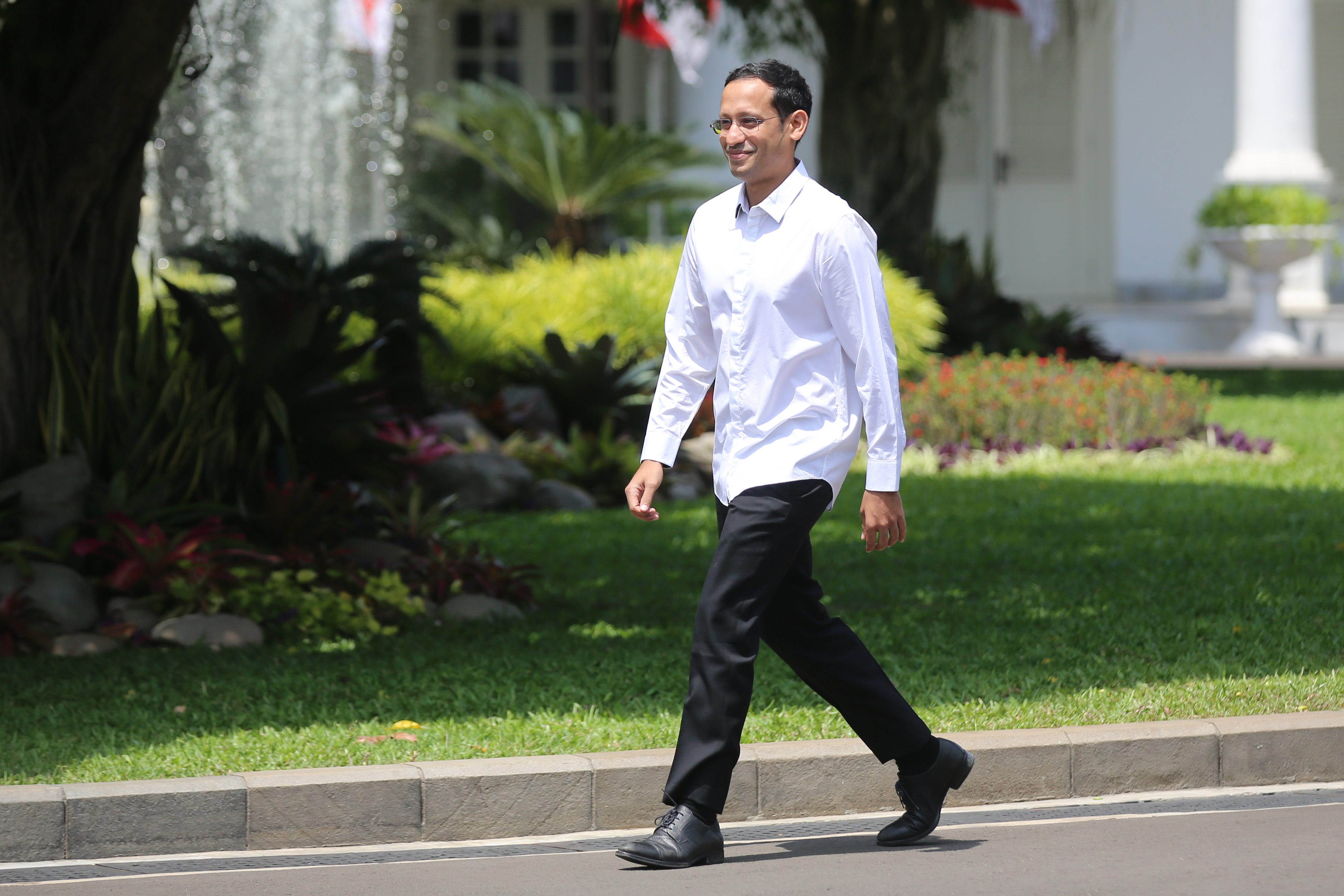 Pendiri Gojek Nadiem Makarim memenuhi panggilan Jokowi di Istana Kepresidenan