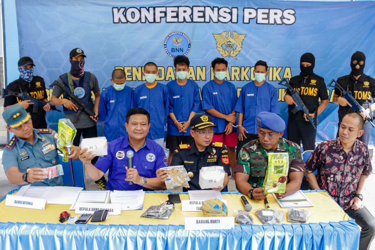 Sebanyak 2kg narkotika jenis methamphetamine berusaha diselundupkan dari Malaysia.