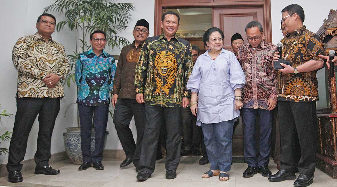 Ketua MPR Bambang Soesatyo (empat dari kiri) bersama pimpinan MPR menemui Presiden Ke-5 RI Megawati Soekarnoputri (ketiga dari kanan).