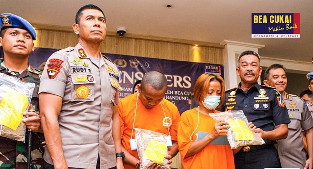 Kepala Kantor Bea Cukai Bandung, Dwiyono Widodo menjelaskan, nilai material barang diperkirakan sebesar Rp18 miliar lebih.