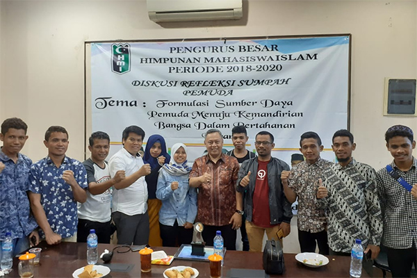 CEO Hadiekuntono's Institute, Suhendra Hadikuntono (tengah) seusai menjadi pembicara diskusi di Sekretariat PB HMI, Jakarta, Rabu.