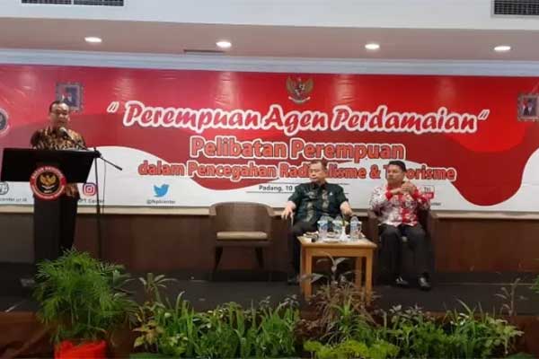 Deputi Bidang Pencegahan, Perlindungan dan Deradikalisme BNPT, Mayjen TNI Hendri Paruhuman Lubis (kiri)
