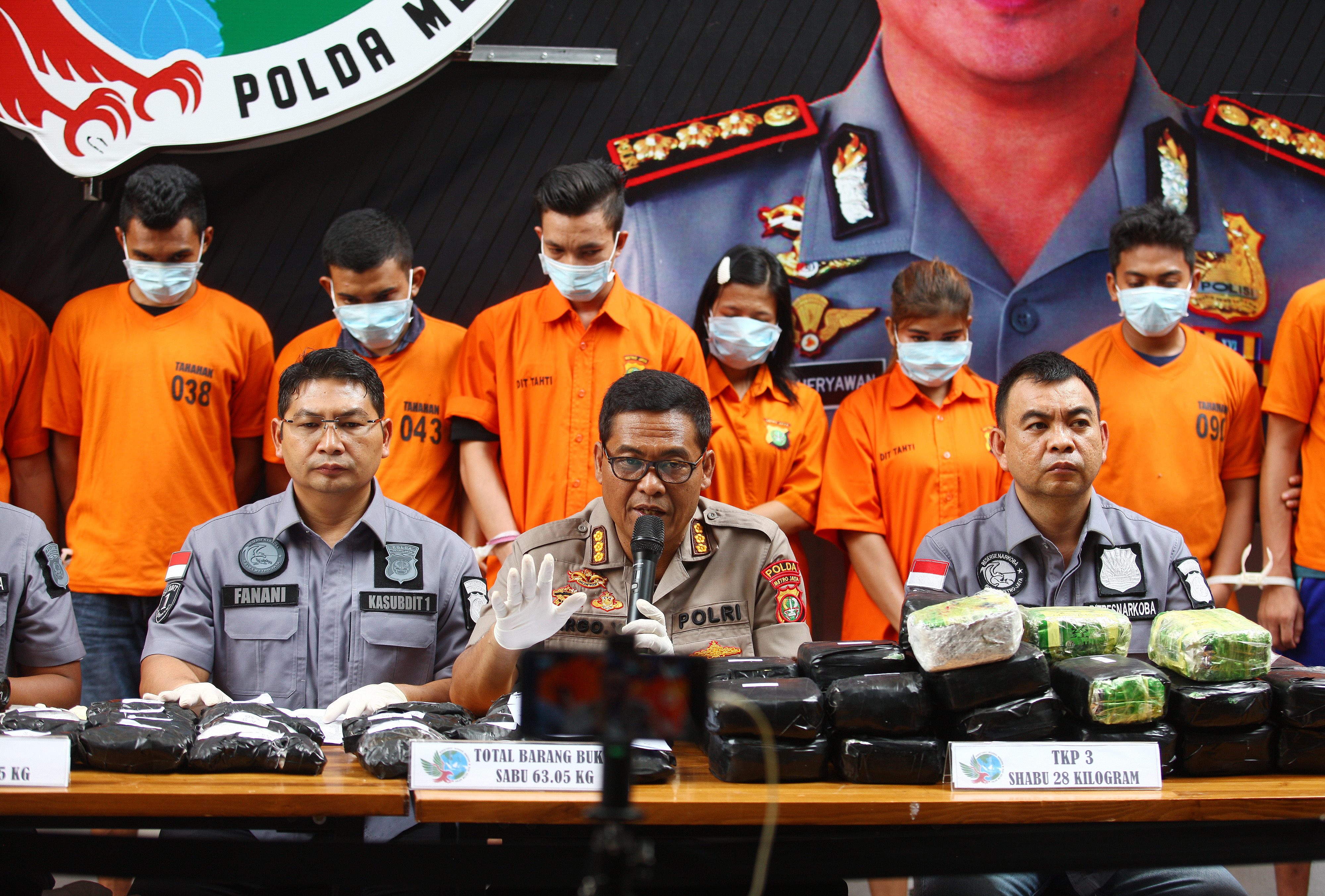 Polda Metro jaya mengungkap pelaku dan barang ukti pengedar narkoba di Mapolda Metro Jaya, Kamis (31/10)