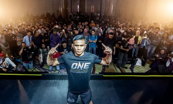 Petarung MMA asal Indonesia di ajang ONE Championship, Eko Roni Saputra. 