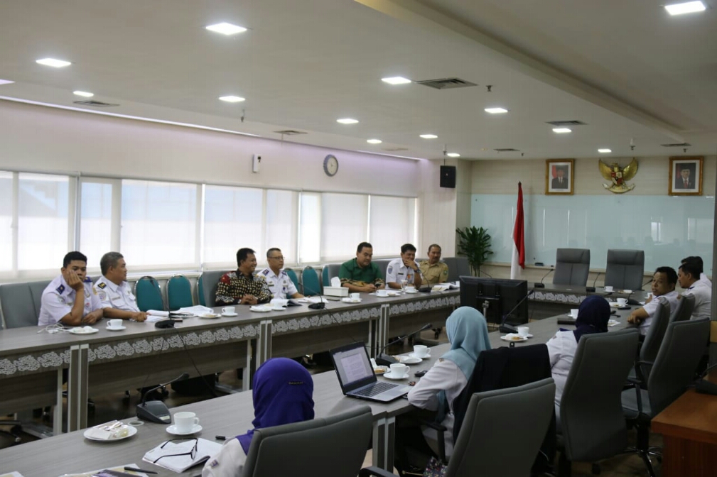 Rapat koordinasi membahas reaktivasi Bandara Ngloram Blora di Kantor Kemenhub Jakarta, Senin (30/9). 