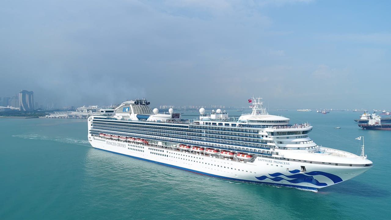 KAPAL pesiar bintang lima Sapphire Cruises