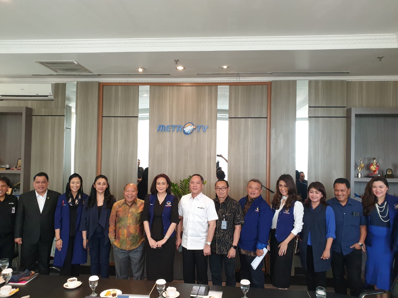 Kunjungan Partai NasDem menemui jajaran direksi Media Group, di Gedung Metro Tv, Jakarta, Senin (28/10).