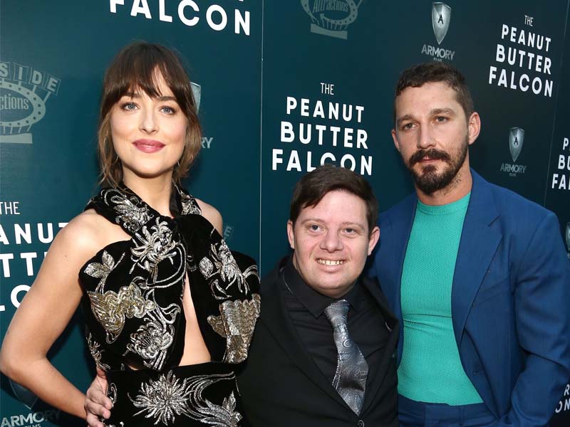 Para pemeran the Peanut Butter Falcon, (dari kiri ke kanan): Dakota Johnson, Zack Gottsagen, dan Shia LaBeouf