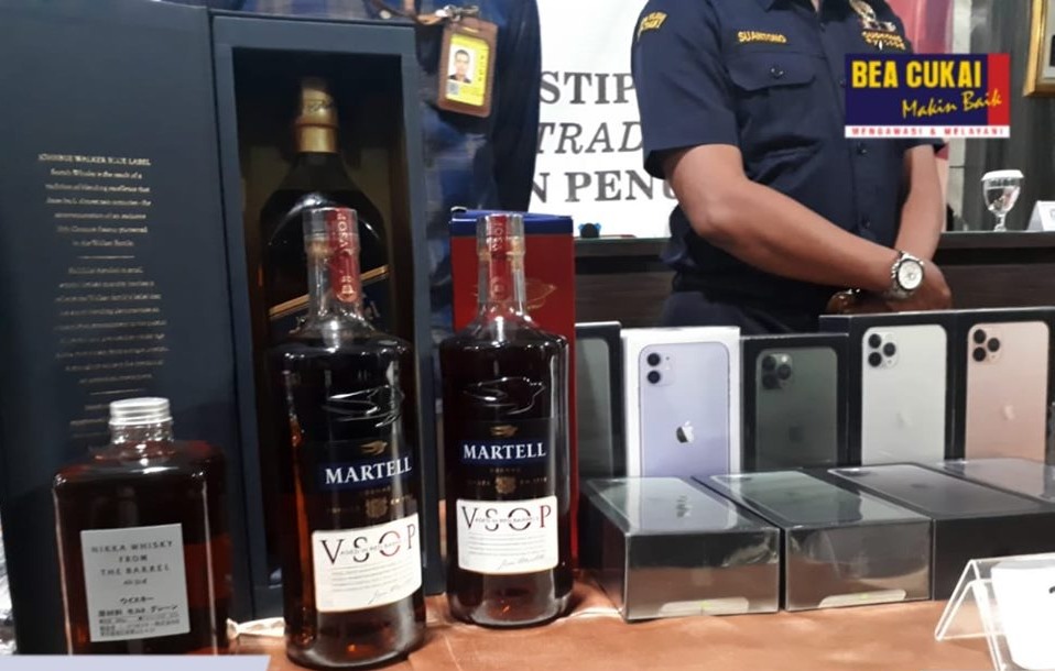 Beberapa barang yang berhasil ditegah sebagai barang-barang jastip.