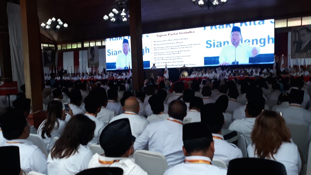 Ketua Umum Partai Gerindra Prabowo Subianto menyampaikan tiga sikap terkait arah politiknya, di Hambalang, Bogor, Rabu (16/10).