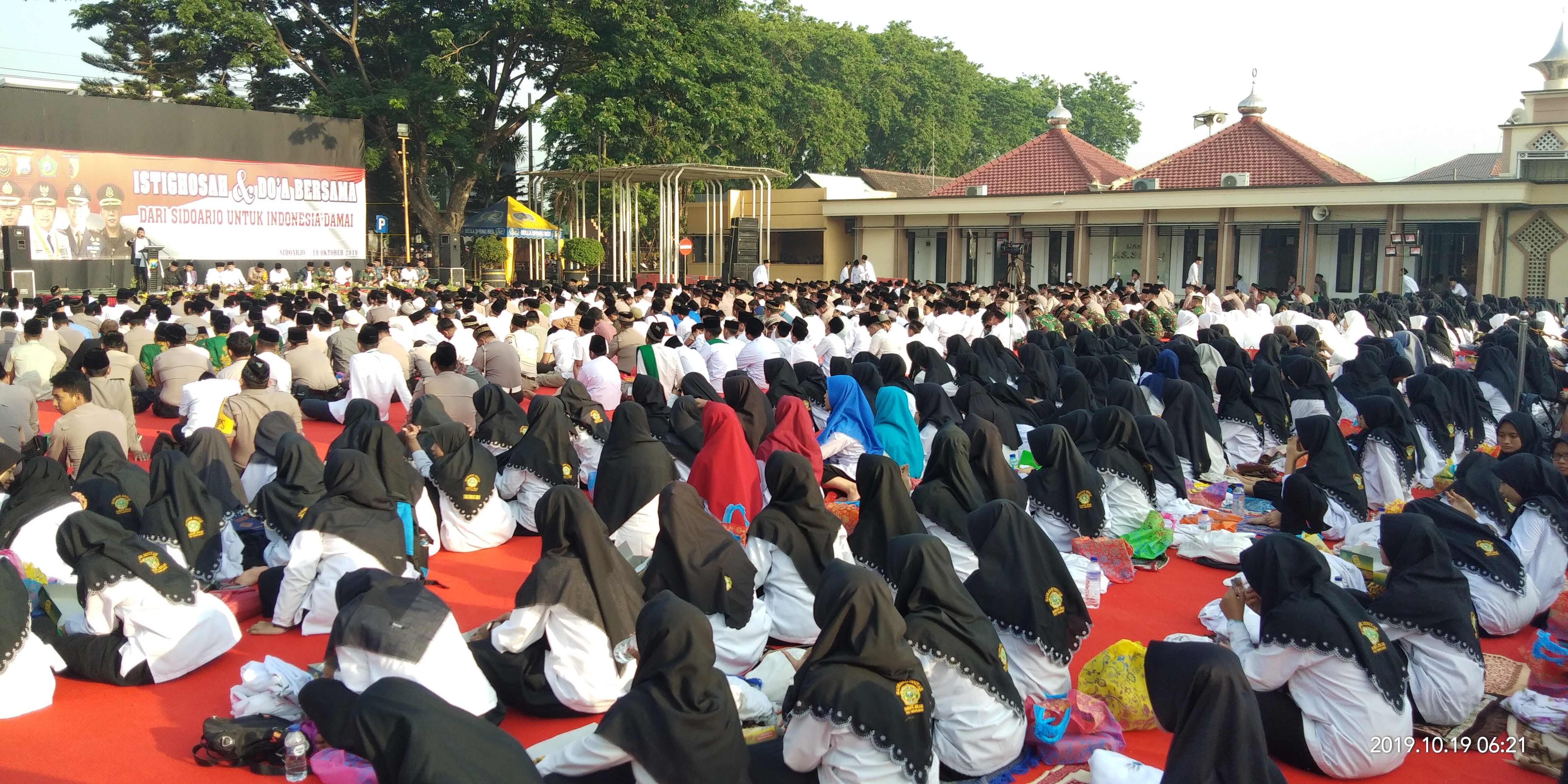 Polri, TNI, dan Santri Doa Bersama Jelang Pelantikan Presiden