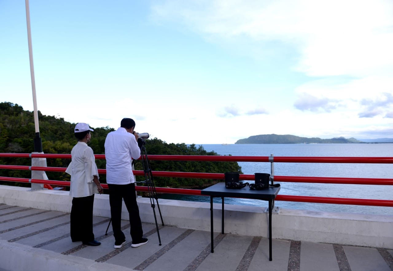 PRESIDEN JOKOWI RESMIKAN JEMBATAN YOUTEFA PAPUA