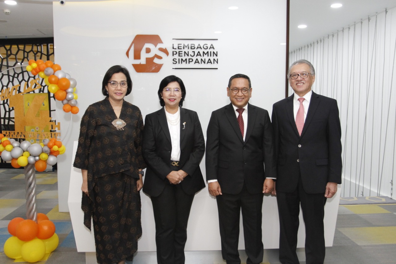 Menkeu Sri Mulyani (kiri) bersama Destry Damayanti dan Didik Madiyono