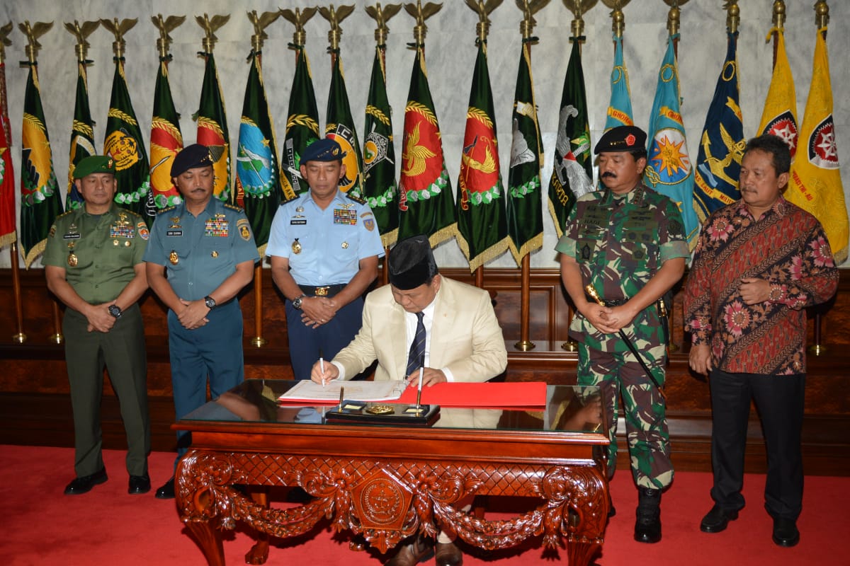 Menhan Prabowo berkomitmen mendukung pemenuhan kebutuhan alutsista TNI.