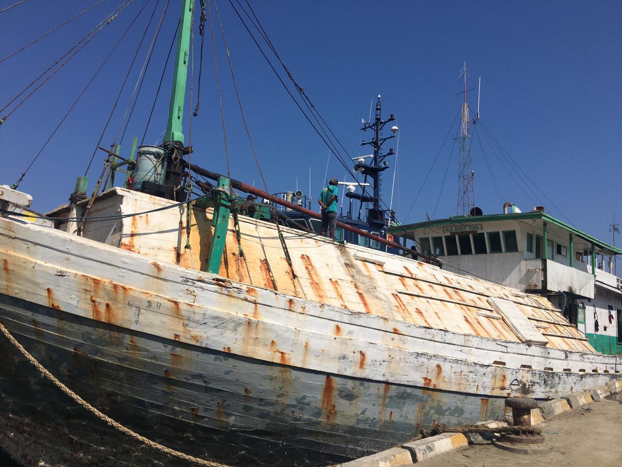 Bea Cukai Bali dan Nusa Tenggara mengamankan kapal penyelundupan sampah.