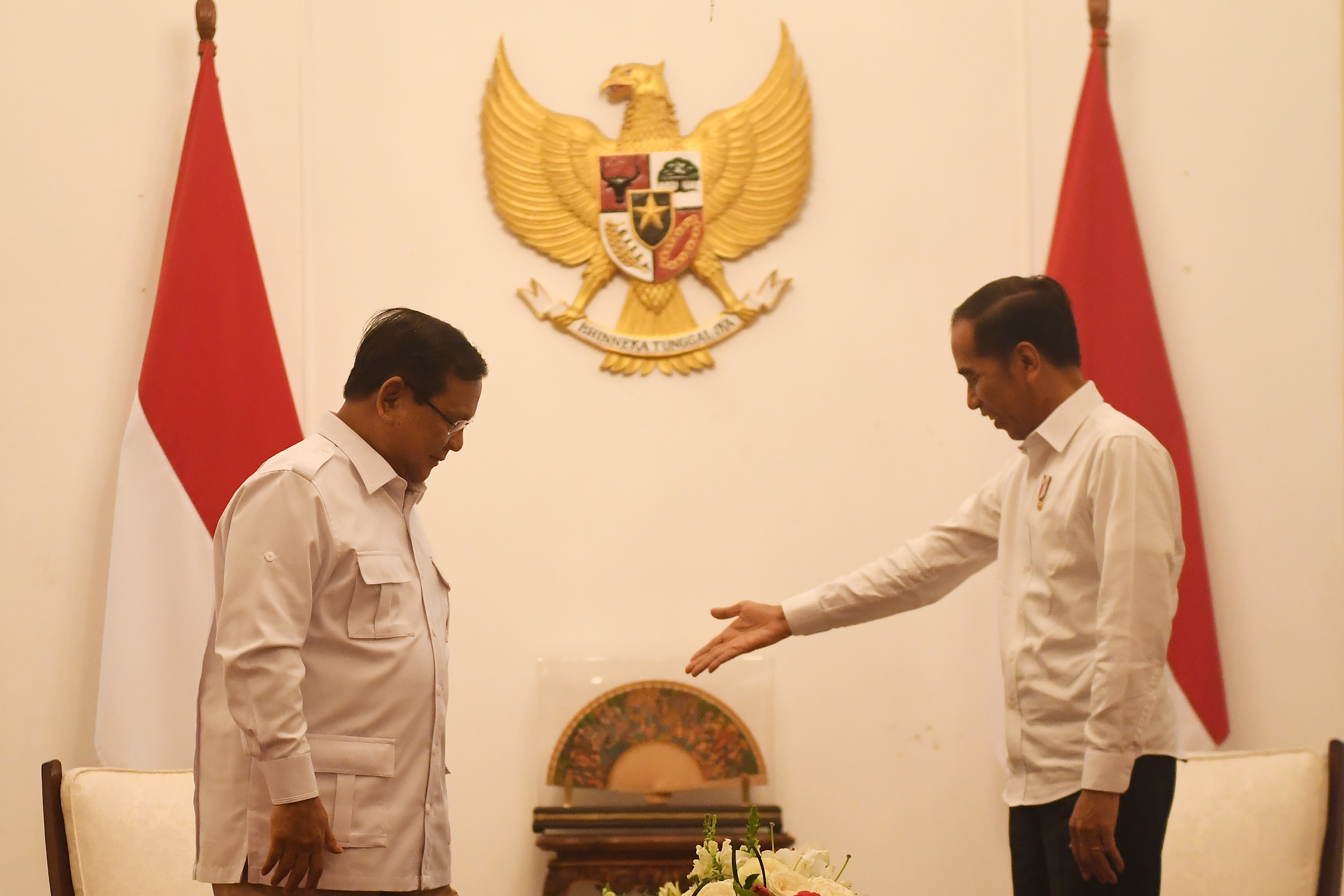 Ketua Umum Partai Gerindra Prabowo Subianto dan Presiden Joko Widodo, Jumat (11/10)