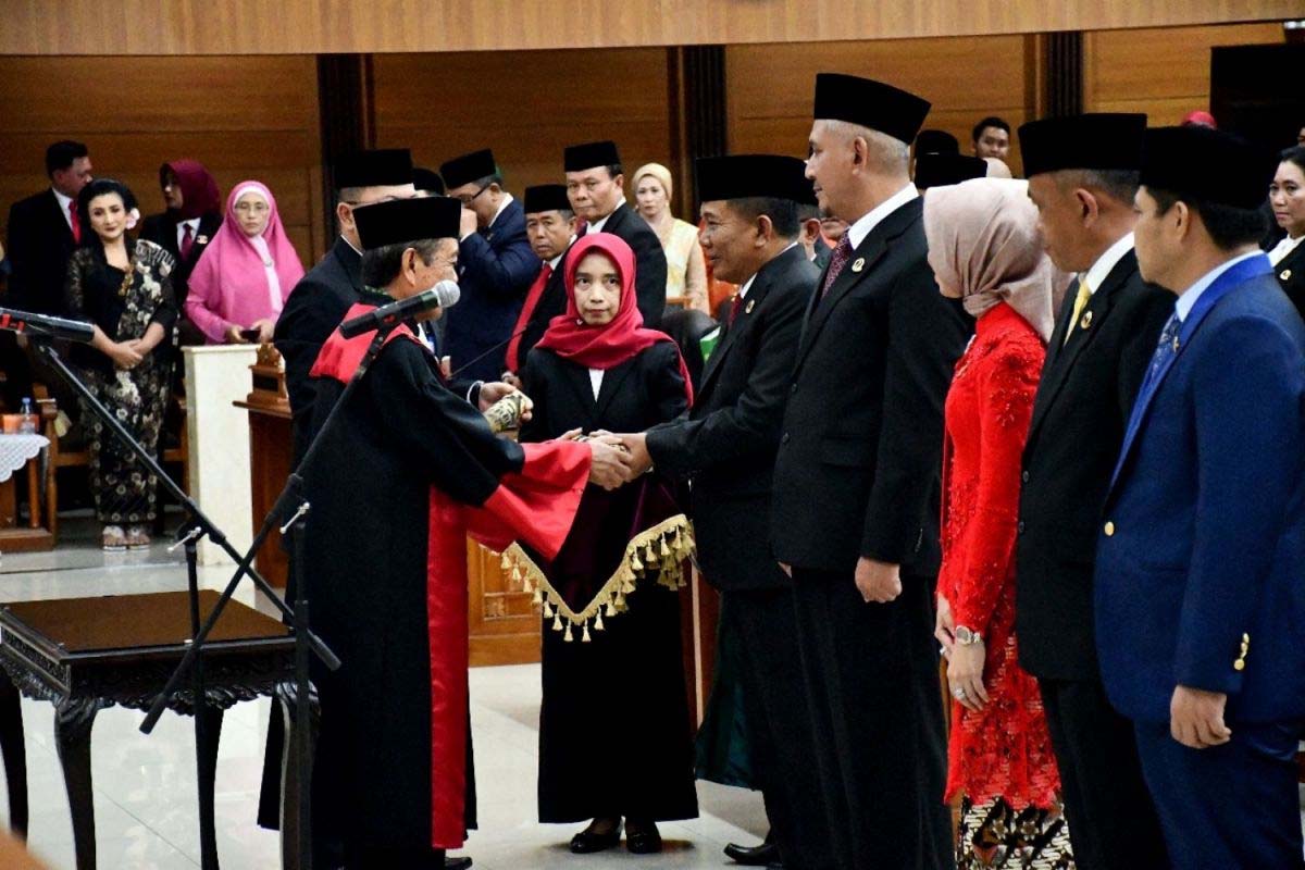 Lima pimpinan DPRD Jabar dilantik, Kamis (3/10)